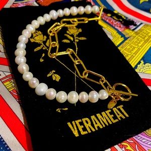 Pearl-and-gold link necklace from NY street brand… never worn! ⚪️🔗